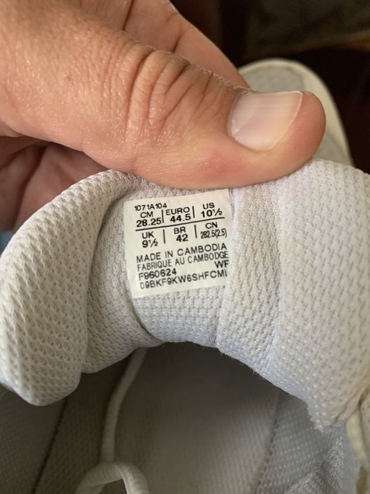 Кросівки чоловічі Asics UPCOURT 6 белые 1071A104-100