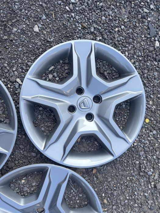 komplet oryginalnych kołpaków Dacia 16”