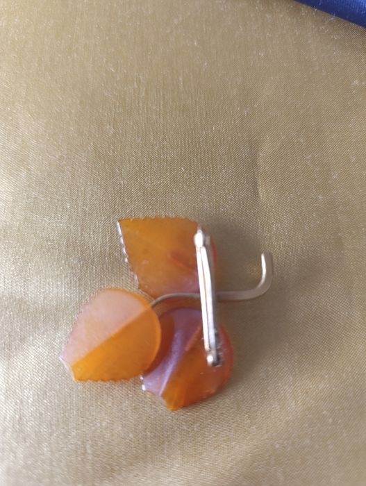 Брошь бурштин КЯК янтарь