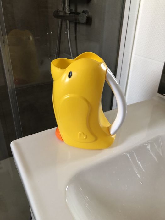Jarro de banho infantil da marca Munchkin