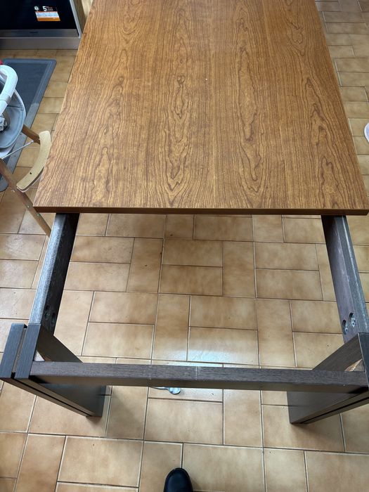 Vendo mesa de cozinha em madeira