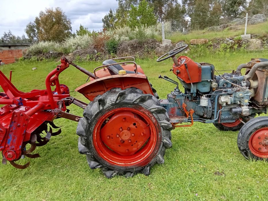 kubota L2000 em bom estado