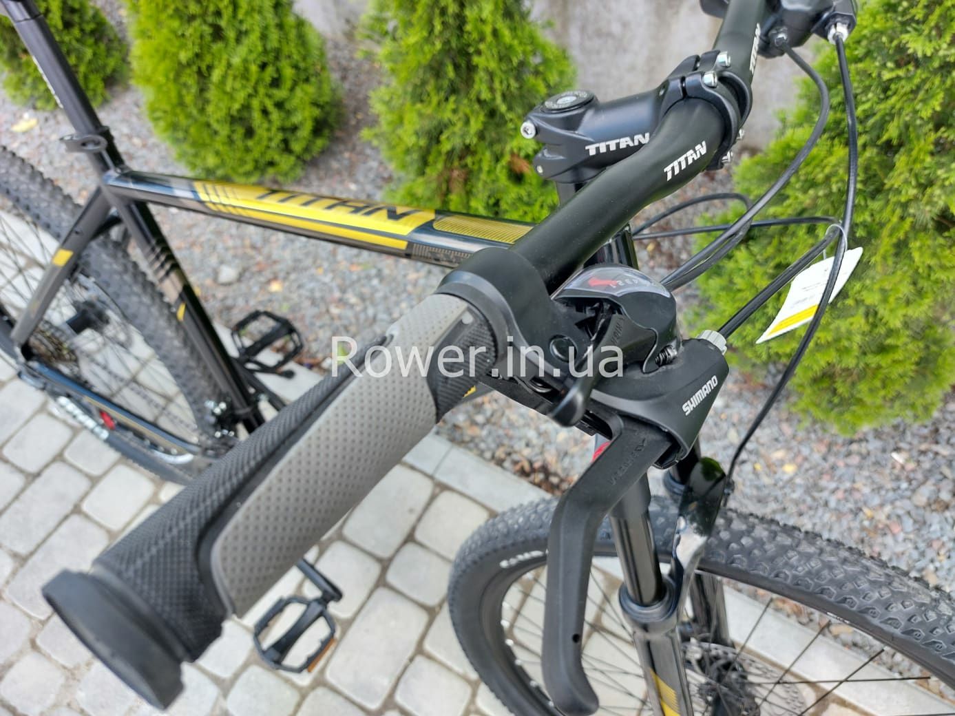 Алюмінієвий велосипед новий Titan First 27.5 Black Gold рама 20"