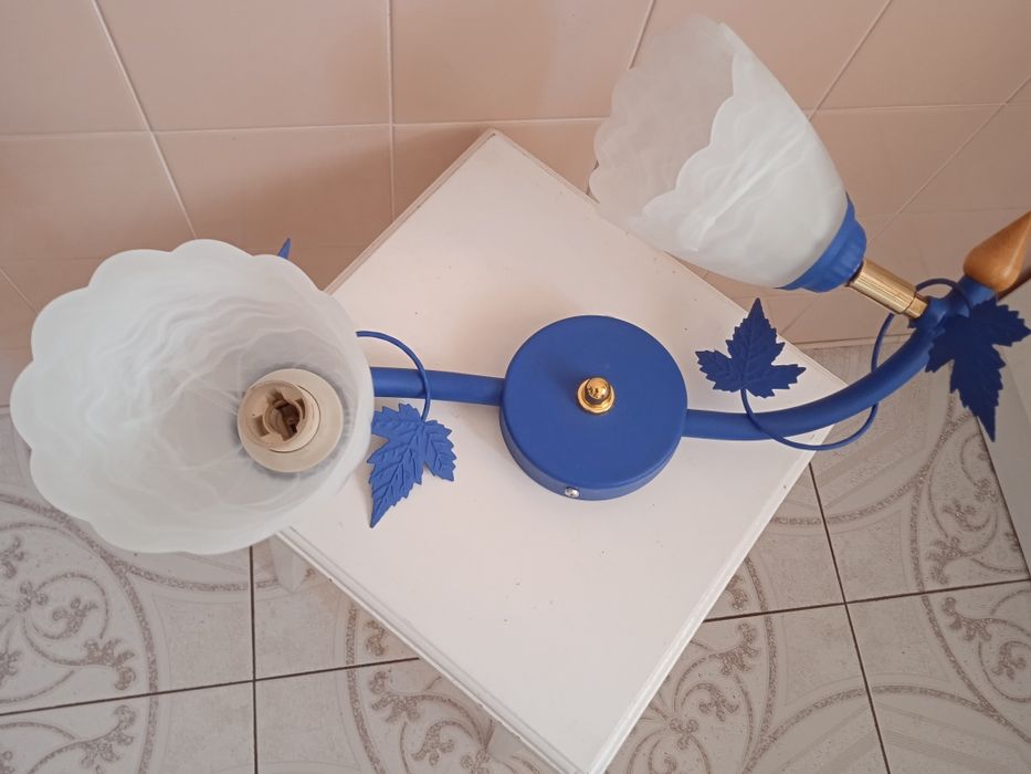 Lampa oświetleniowa ścienno-sufitowa z 2 kloszami mlecznymi