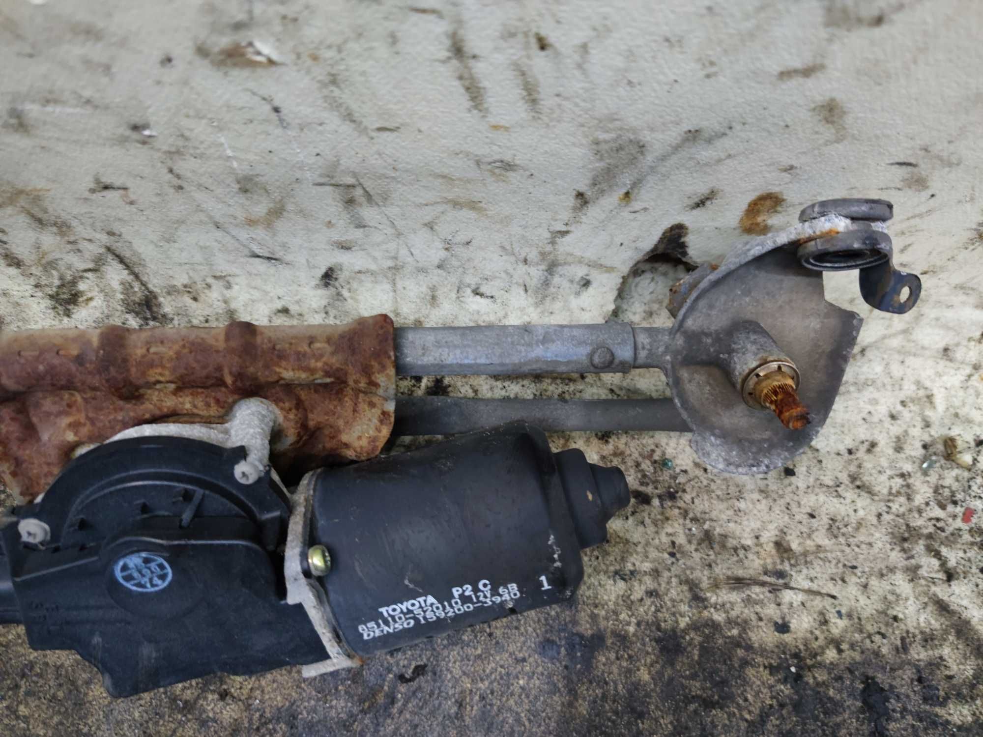 Toyota Yaris I Mechanizm Wycieraczek Przód