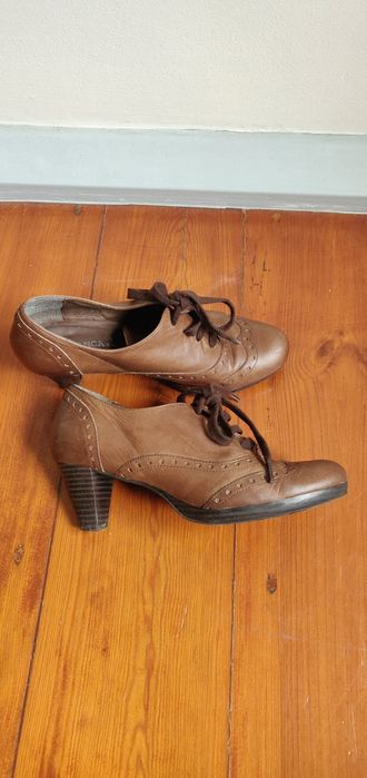 Sapatos de Salto de Alto (pele castanha)