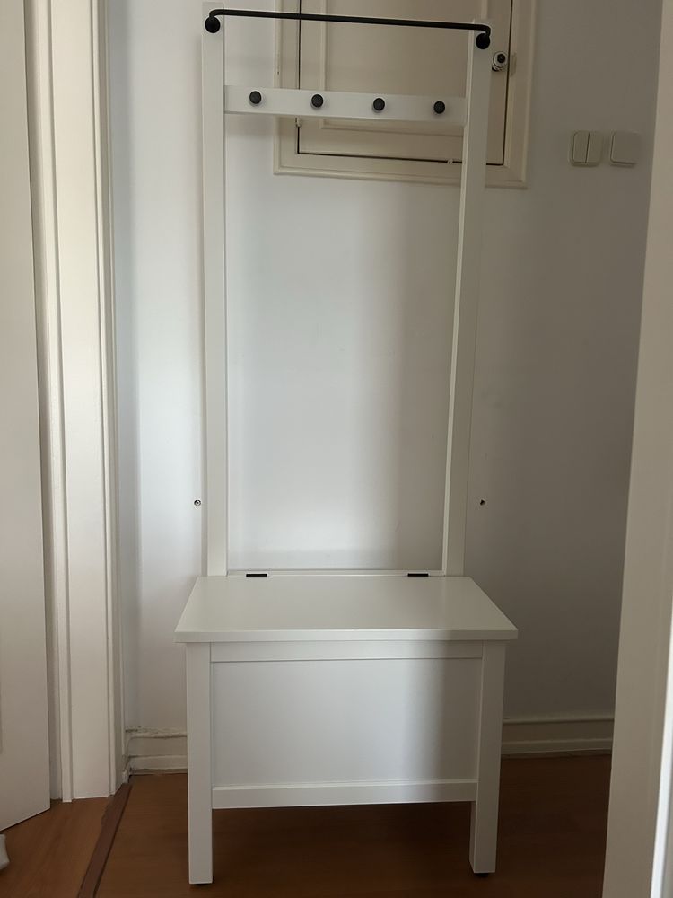 Hemnes banco com toalheiro e arrumação