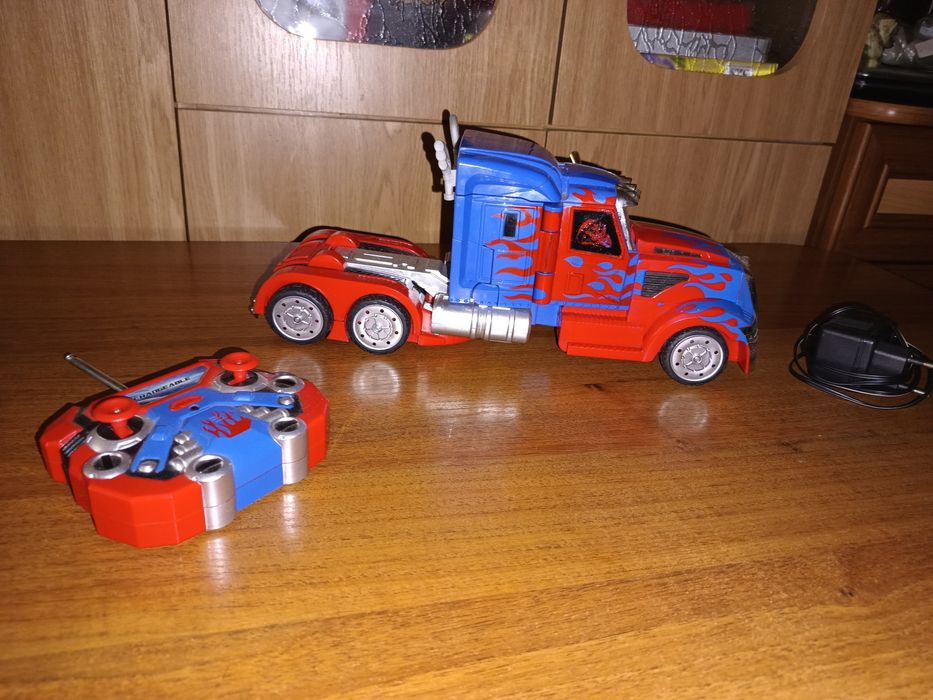 Машина робот на акамуляторе и пульте