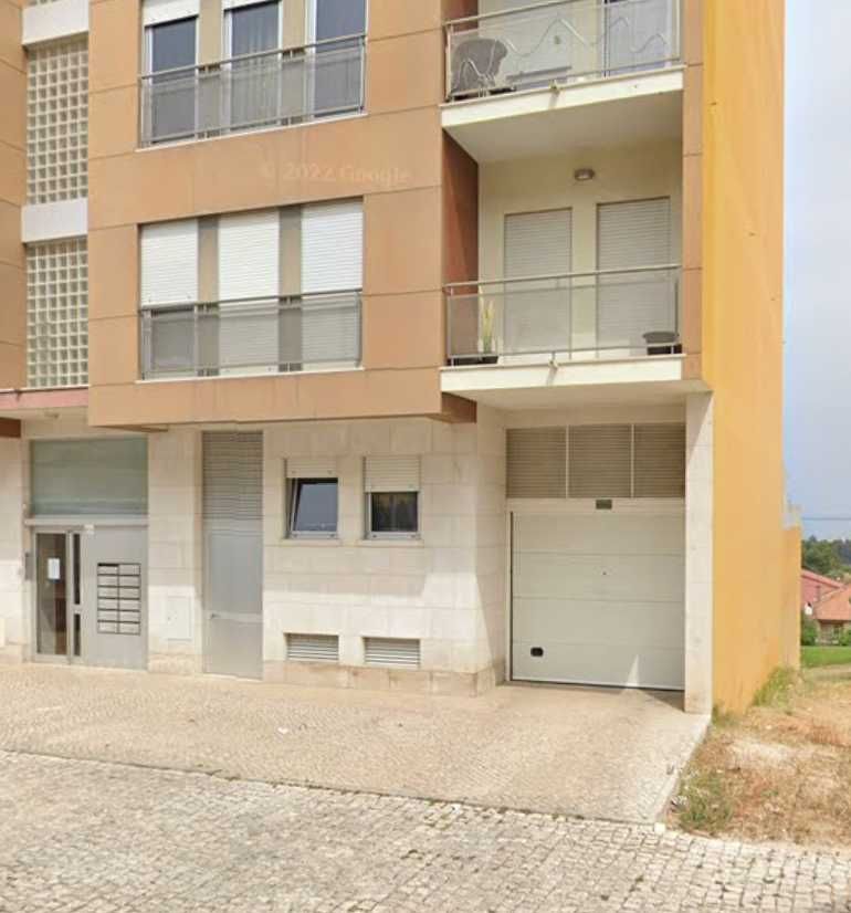 Garagem fechada em Camarate, Rua Alameda Dr. Francisco Sá Carneiro, 24