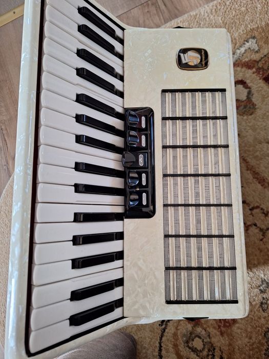 Sprzedam akordeon Weltmeister 80 basów