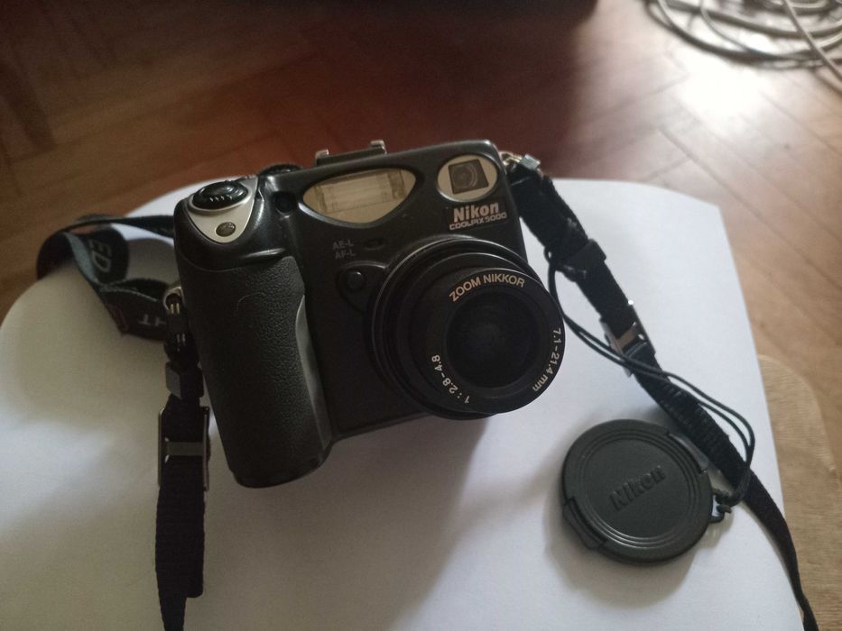 Продам цифровий фотоапарат Nikon Coolpix 5000 50% рабочий + аксесуари