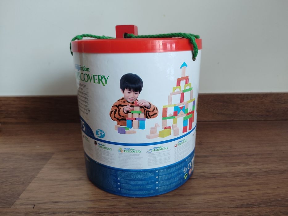 Brinquedos didáticos em madeira