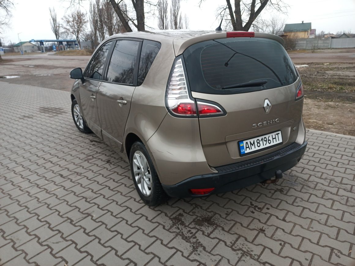 Рено сценік 3 2012 року