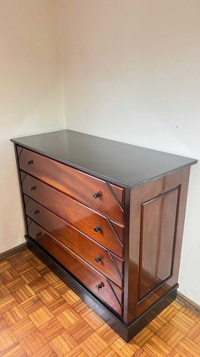 Quarto de casal em cerejeira. Em muito bom estado.