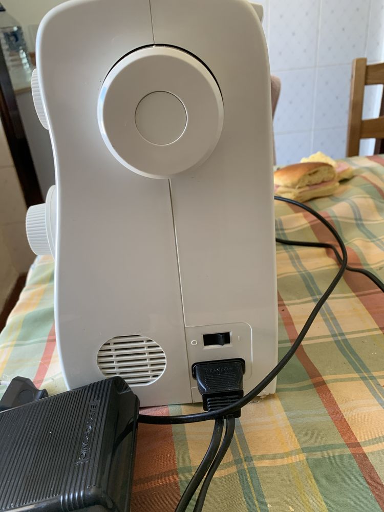 Vendo maquina de costura SINGER