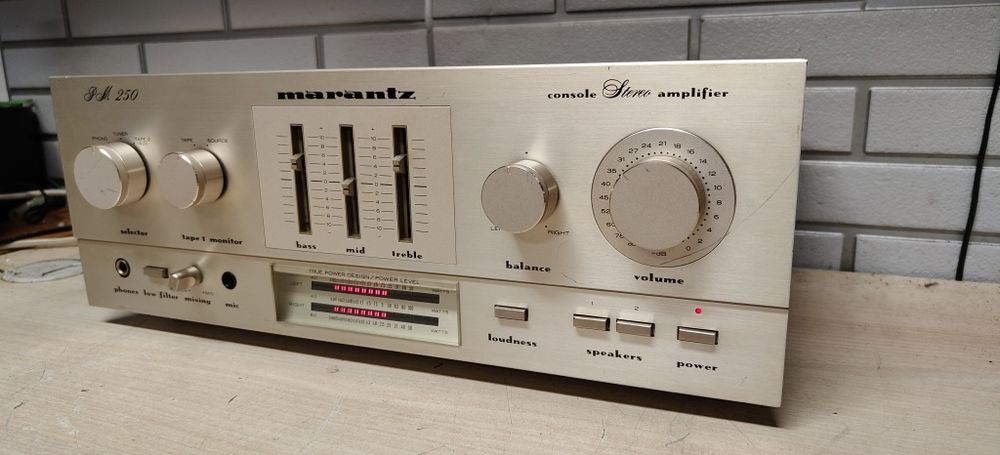 Wzmacniacz MARANTZ PM 250. Hi-fi stereo
