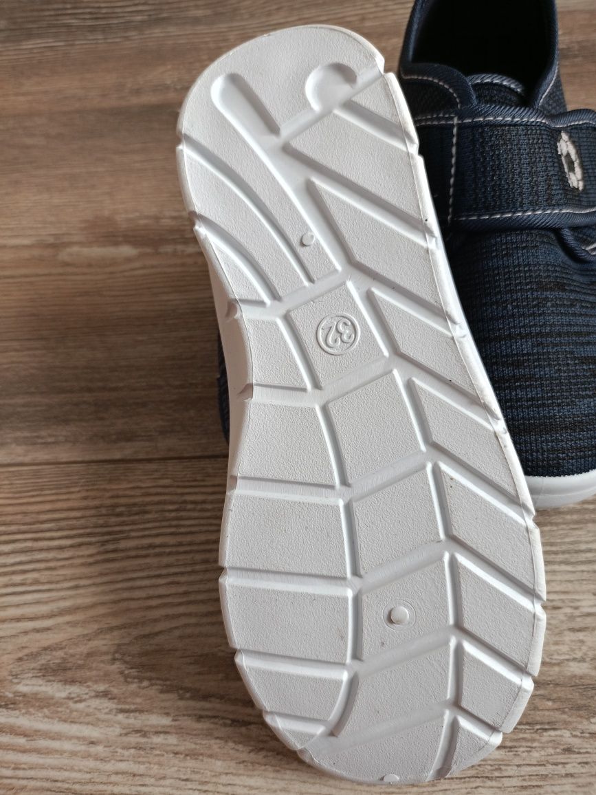 Nowe Buty dla chłopca rozmiar 32