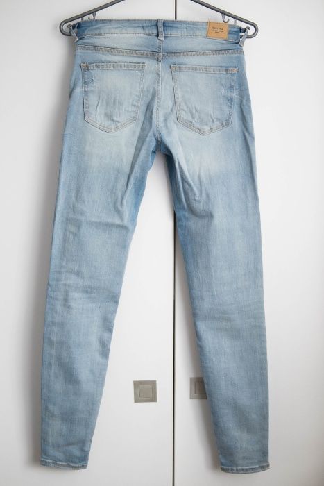 Spodnie jeansy jasne Bershka 34