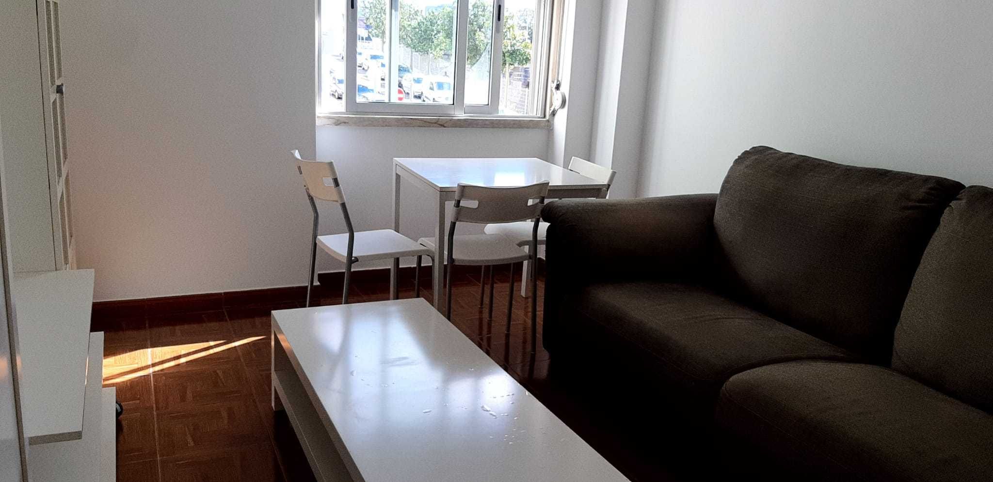 Apartamento T1 - Arrenda-se - Amadora - Equipado