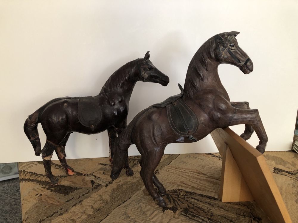 Cavalos em papier mache