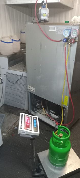 Ремонт холодильників торгові шафи вітрини столи камери льодогенератори