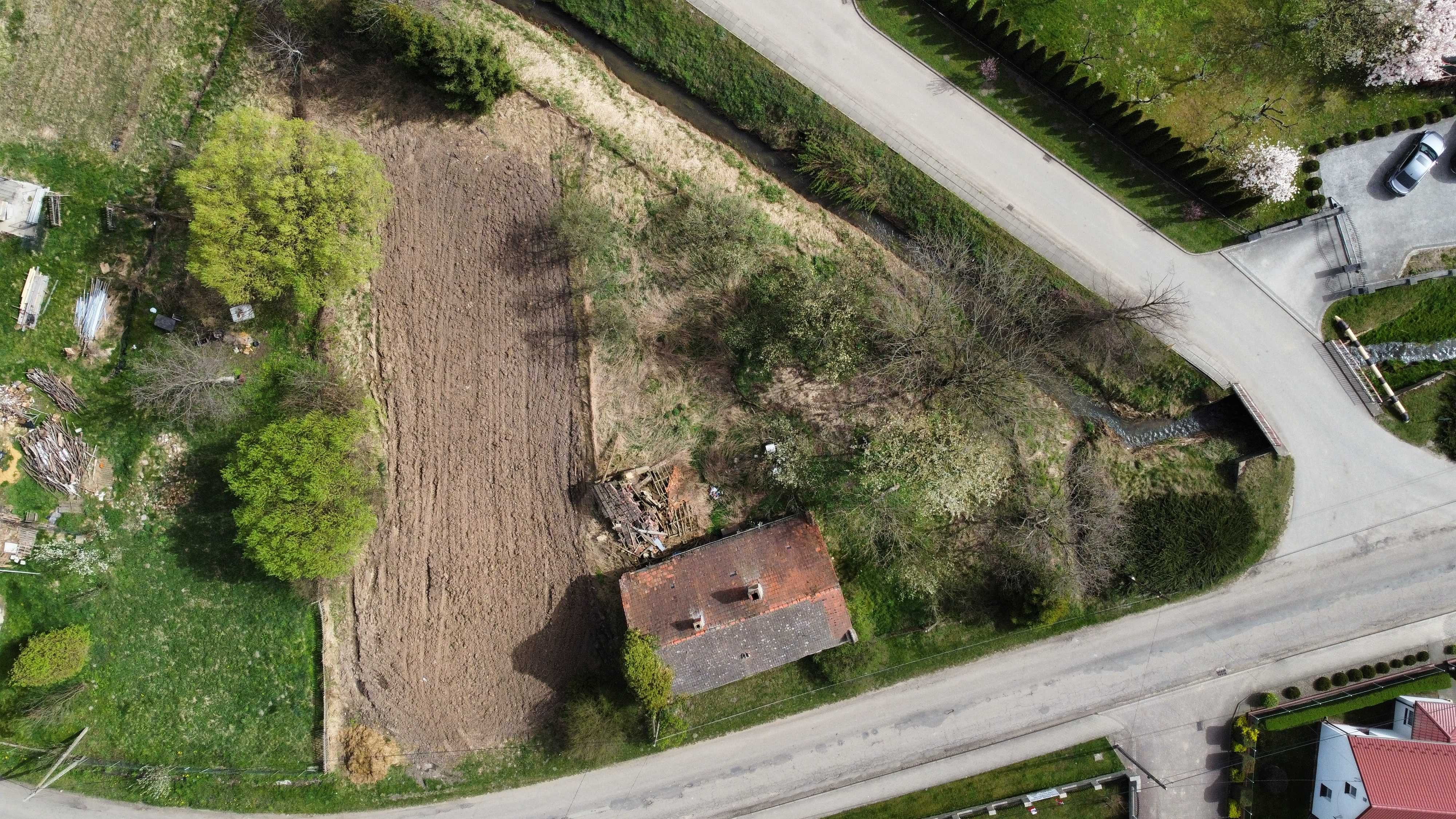Ogród przy lesie 1628m2