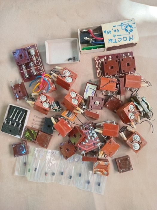 Діоди, тірістори, діністори, варікапи, стабілітрони, мости