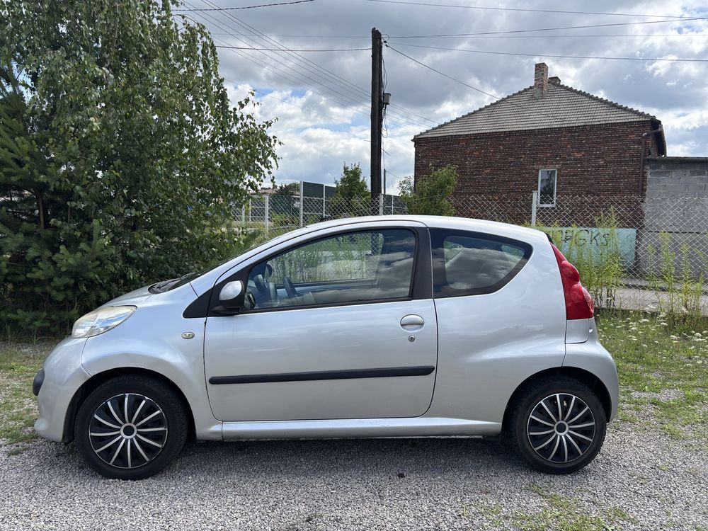 PEUGEOT 107 1.0 Benzyna 68KM 2008r Wspomaganie Bez Rdzy NISKI PRZEBIEG