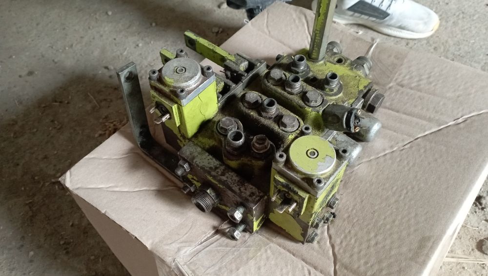 Розподільник claas