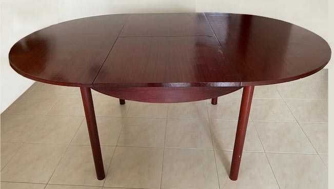 Mesa jantar, extensível, da "Interforma".
