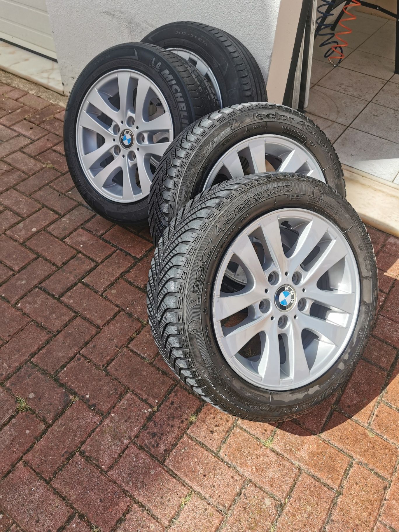Vendo 4 jantes BMW Originais.