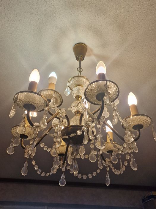 Красивая  люстра