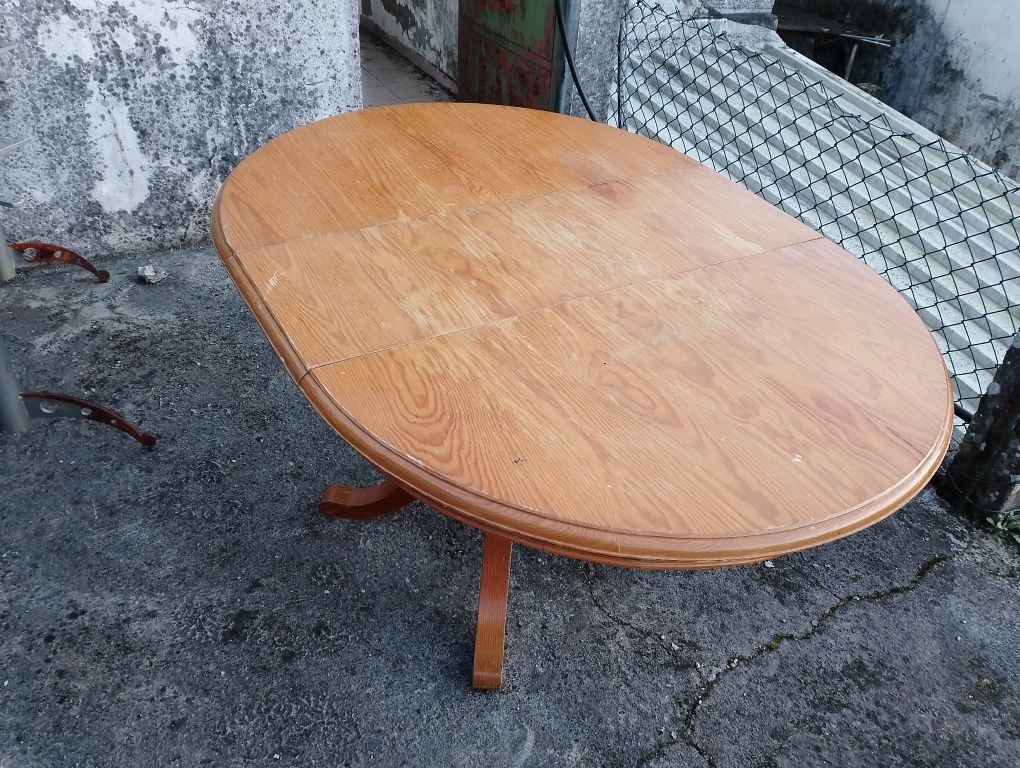 Mesa de madeira para sala jantar