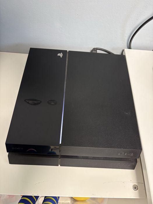 PlayStation4 PS4 + 2 Pady