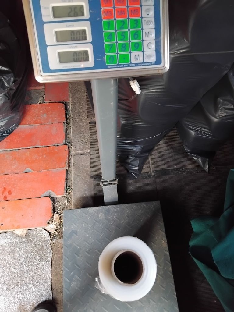 Стрейч плёнка  вес 2.500+-кг, первичка,пищевая. Скотч 250 м .
