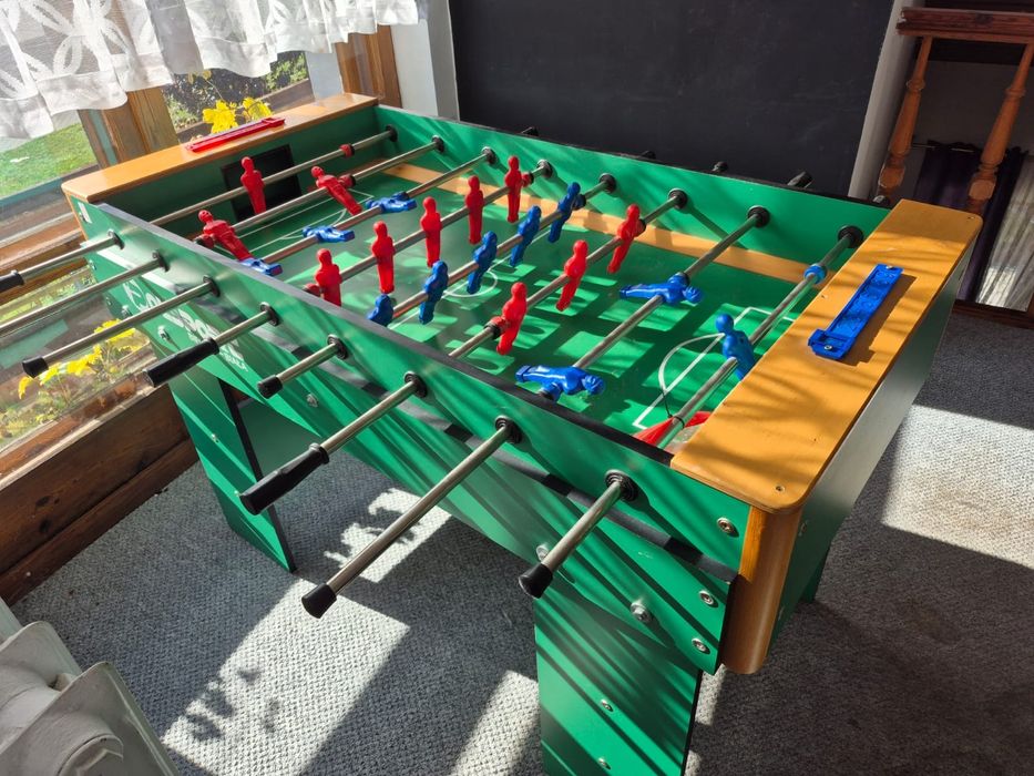 *piłkarzyki*stadion*duży stół z piłkarzykami do grania*drewno*bdb stan