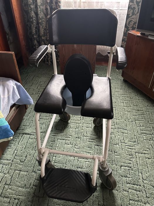 Стілець-туалет для хворих