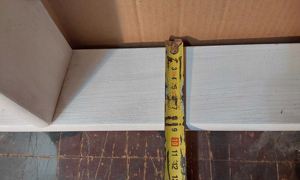 Półka w kształcie domku