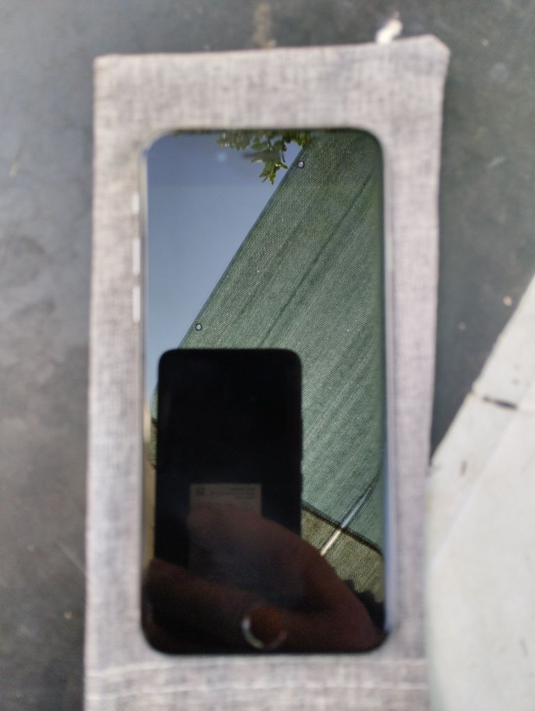 Vendo iPhone 6 a trabalhar