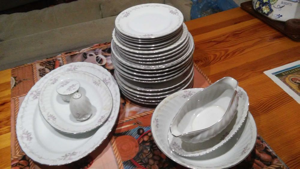 Сервіз столовий,виробництво японія