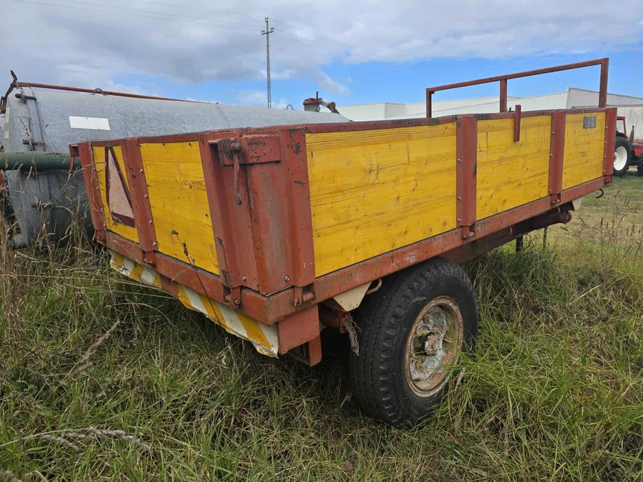 Reboque agricola tri basculante Herculano 3500 kg - usado