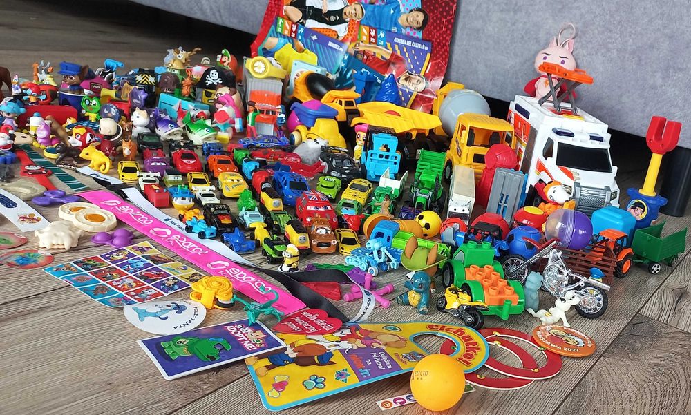 Duży zestaw zabawek dla chłopca karetka samochody resoraki zabawki