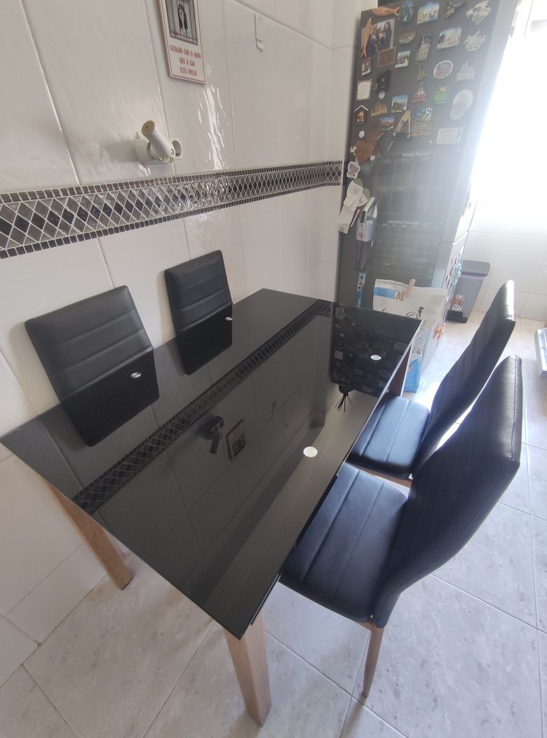 Mesa de Vidro+6 Cadeiras