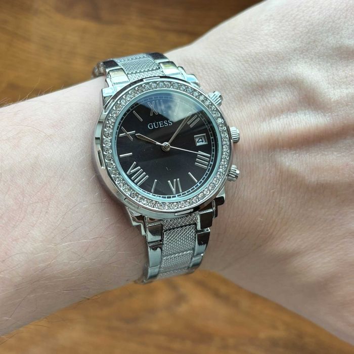 Жіночий годинник Guess на браслеті срібного кольору | 36 mm