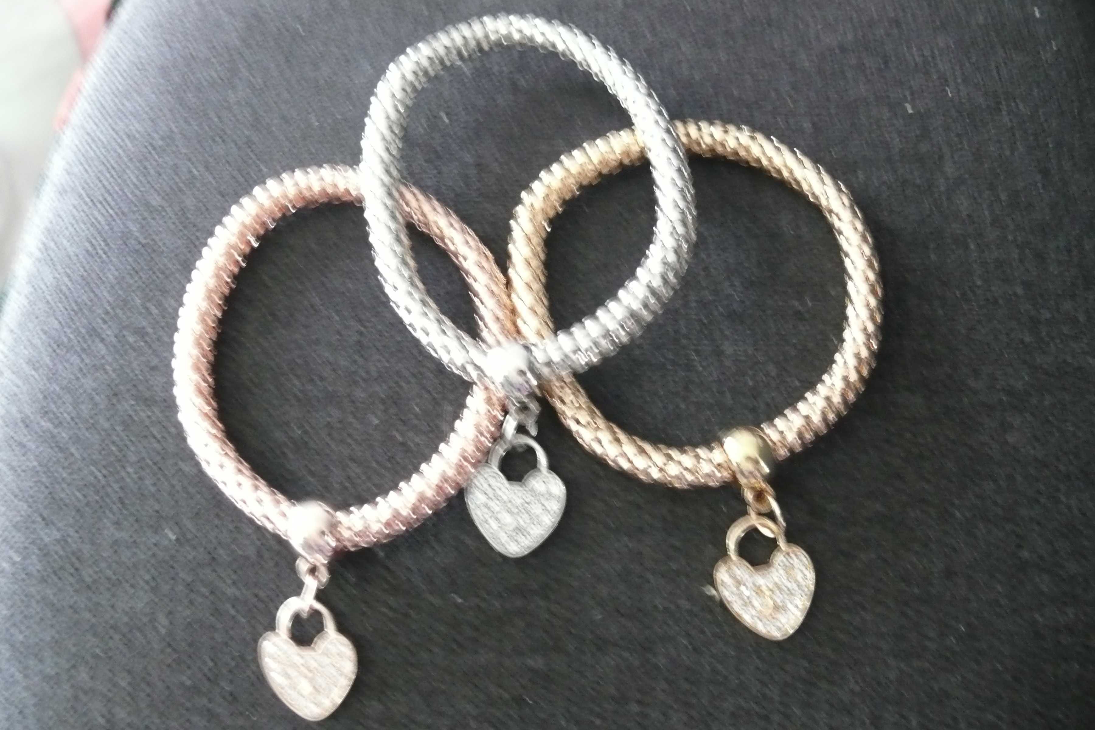 Pulseiras metal com pendente coração
