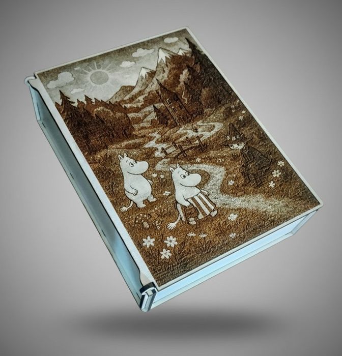 Duże pudełko białe - z motywem Dolina Muminków - szkatułka na prezent