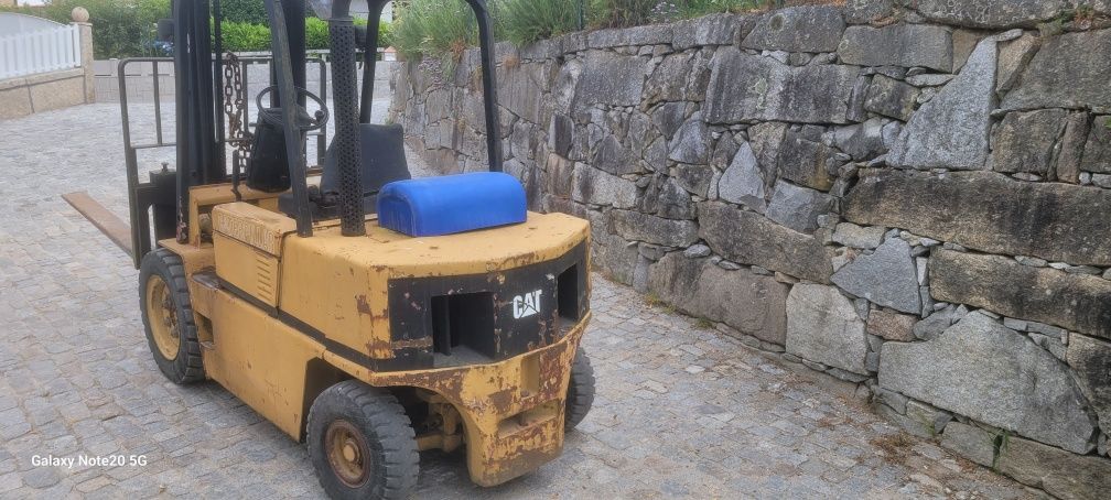 Empilhador cat 3T