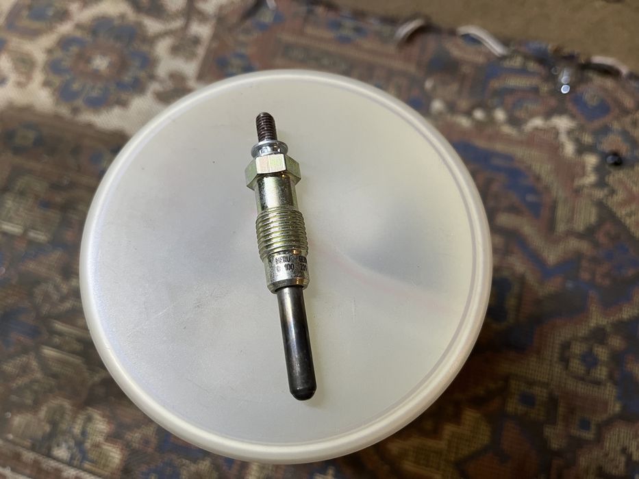 Свеча накаливания A0001598101 Mercedes