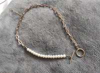 Naszyjnik ze sztucznych pereł z klamrą