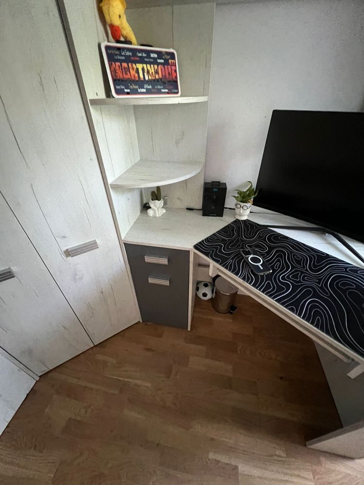 Lóżko pietrowe z biurkiem